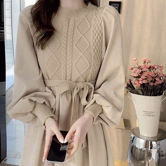 Dresses & Skirts - Knit dress with bow waist